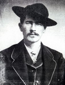 Wyatt Earp, vers 1875. Irascible et querelleur, il avait des instincts de tueur impitoyable.